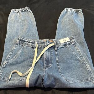 Judy Blue Light Blue Elastic Waist Ankle Jeans